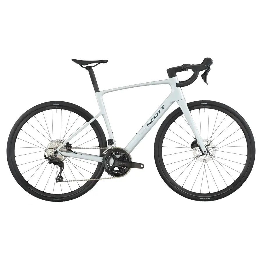 BICICLETA SCOTT ADDICT 50 exposição Bicicleta SCOTT Addict 50 DE EXPOSIÇÃO com quadro Addict Carbono HMF e forqueta Addict Carbono HMF. Ideal para estrada, com desempenho, conforto e controlo SCOTT MY26.