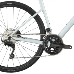 BICICLETA SCOTT ADDICT 50 exposição Bicicleta SCOTT Addict 50 DE EXPOSIÇÃO com quadro Addict Carbono HMF e forqueta Addict Carbono HMF. Ideal para estrada, com desempenho, conforto e controlo SCOTT MY26.