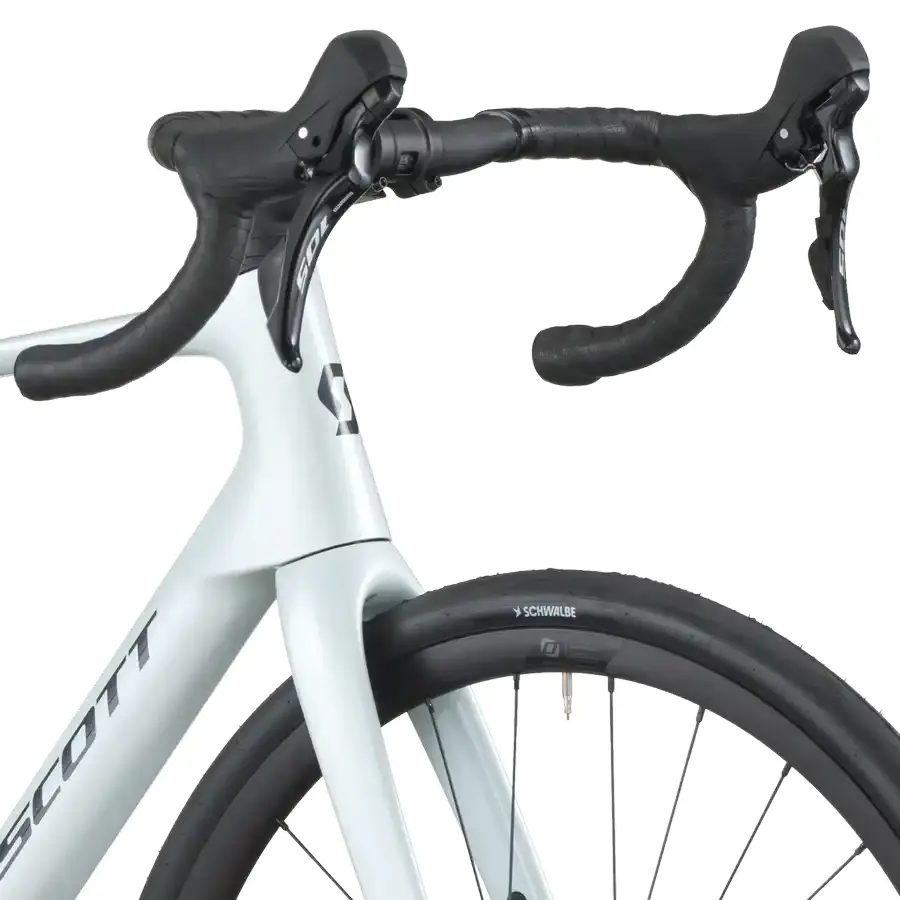BICICLETA SCOTT ADDICT 50 exposição Bicicleta SCOTT Addict 50 DE EXPOSIÇÃO com quadro Addict Carbono HMF e forqueta Addict Carbono HMF. Ideal para estrada, com desempenho, conforto e controlo SCOTT MY26.