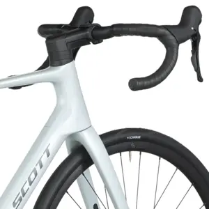 BICICLETA SCOTT ADDICT 50 exposição Bicicleta SCOTT Addict 50 DE EXPOSIÇÃO com quadro Addict Carbono HMF e forqueta Addict Carbono HMF. Ideal para estrada, com desempenho, conforto e controlo SCOTT MY26.