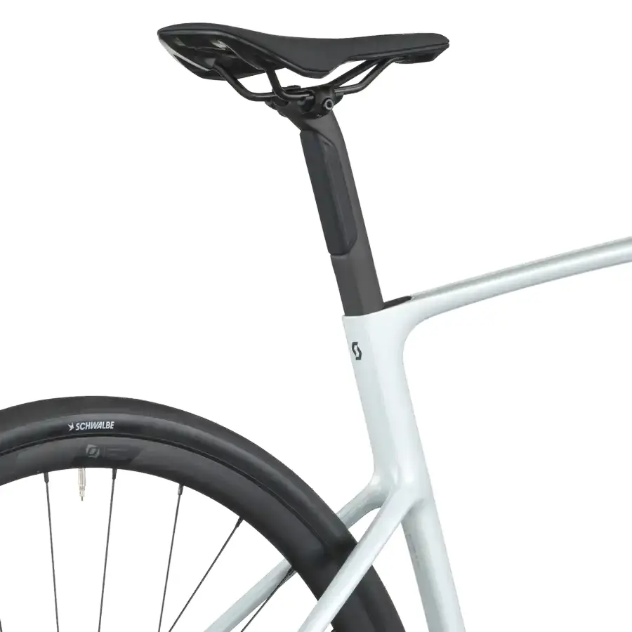 BICICLETA SCOTT ADDICT 50 exposição Bicicleta SCOTT Addict 50 DE EXPOSIÇÃO com quadro Addict Carbono HMF e forqueta Addict Carbono HMF. Ideal para estrada, com desempenho, conforto e controlo SCOTT MY26.