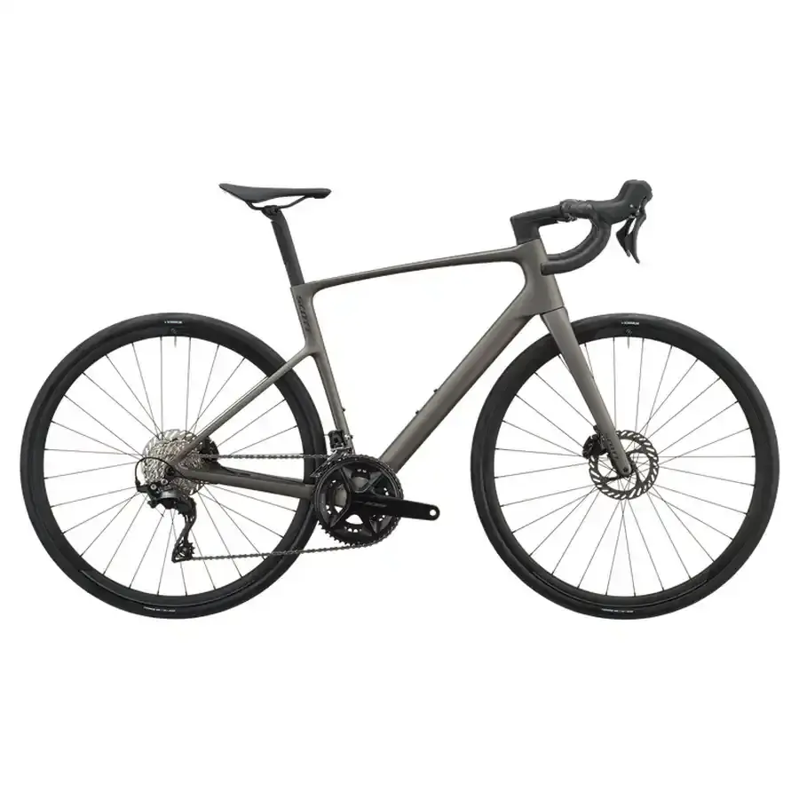 SCOTT ADDICT 50: estrada endurance para somar quilómetros em treinos e voltas longas, com rapidez e conforto. Condução natural e vontade de pedalar mais.