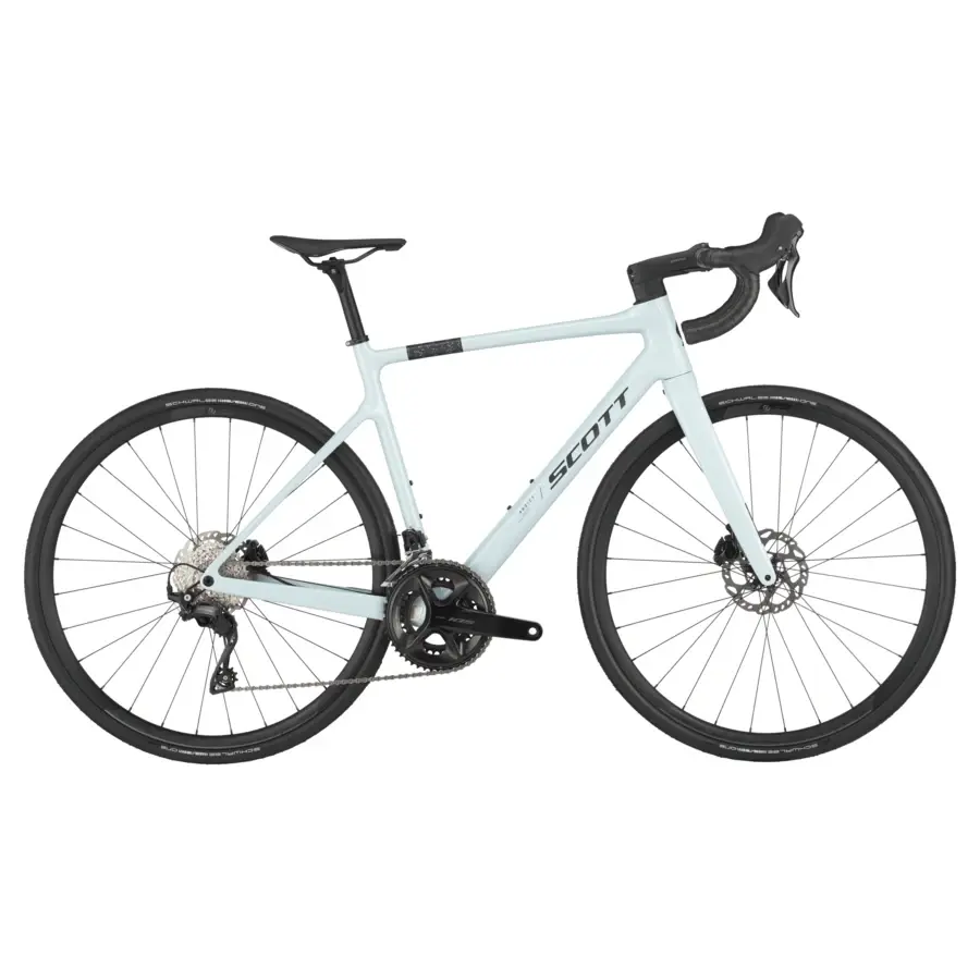 A Bicicleta SCOTT Addict 50, com geometria focada em endurance, é perfeita para quem deseja pedalar mais quilómetros com conforto e performance.
