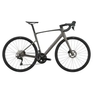 SCOTT ADDICT 50: estrada endurance para somar quilómetros em treinos e voltas longas, com rapidez e conforto. Condução natural e vontade de pedalar mais.