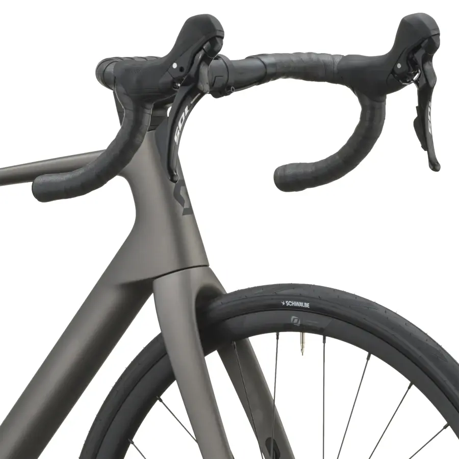 BICICLETA SCOTT ADDICT 50 Bicicleta SCOTT Addict 50 com quadro Addict Carbono HMF e forqueta Addict Carbono HMF. Ideal para estrada, com desempenho, conforto e controlo SCOTT MY26.