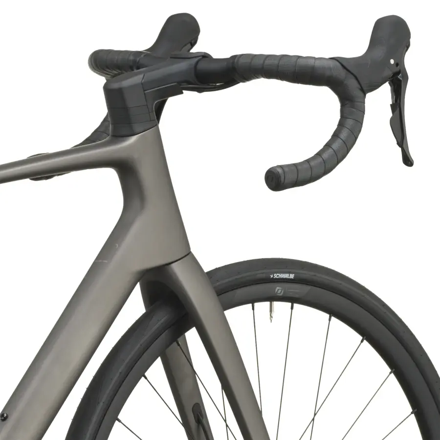 BICICLETA SCOTT ADDICT 50 Bicicleta SCOTT Addict 50 com quadro Addict Carbono HMF e forqueta Addict Carbono HMF. Ideal para estrada, com desempenho, conforto e controlo SCOTT MY26.