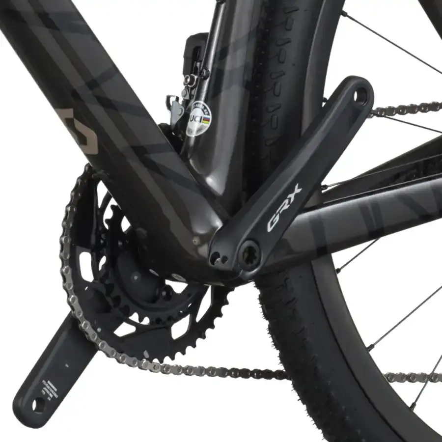 Com a Bicicleta SCOTT Addict Gravel 15 chega rápido à meta, com Quadro em Carbono HMF e Transmissão Shimano GRX Di2 Disc 24 VL.