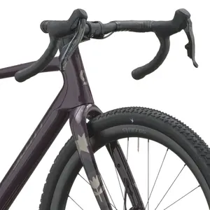 BICICLETA SCOTT ADDICT GRAVEL 30 SCOTT ADDICT GRAVEL 30: gravel rápido com foco em liberdade e conforto, para sair do asfalto, manter ritmo e explorar sem olhar ao mapa Com fluidez e confiança.