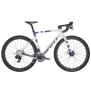 A Bicicleta SCOTT Addict Gravel RC tem Quadro em Carbono HMX, Rodas em Carbono Fulcrum Rapid RED CULT e SRAM RED AXS de 24VL.