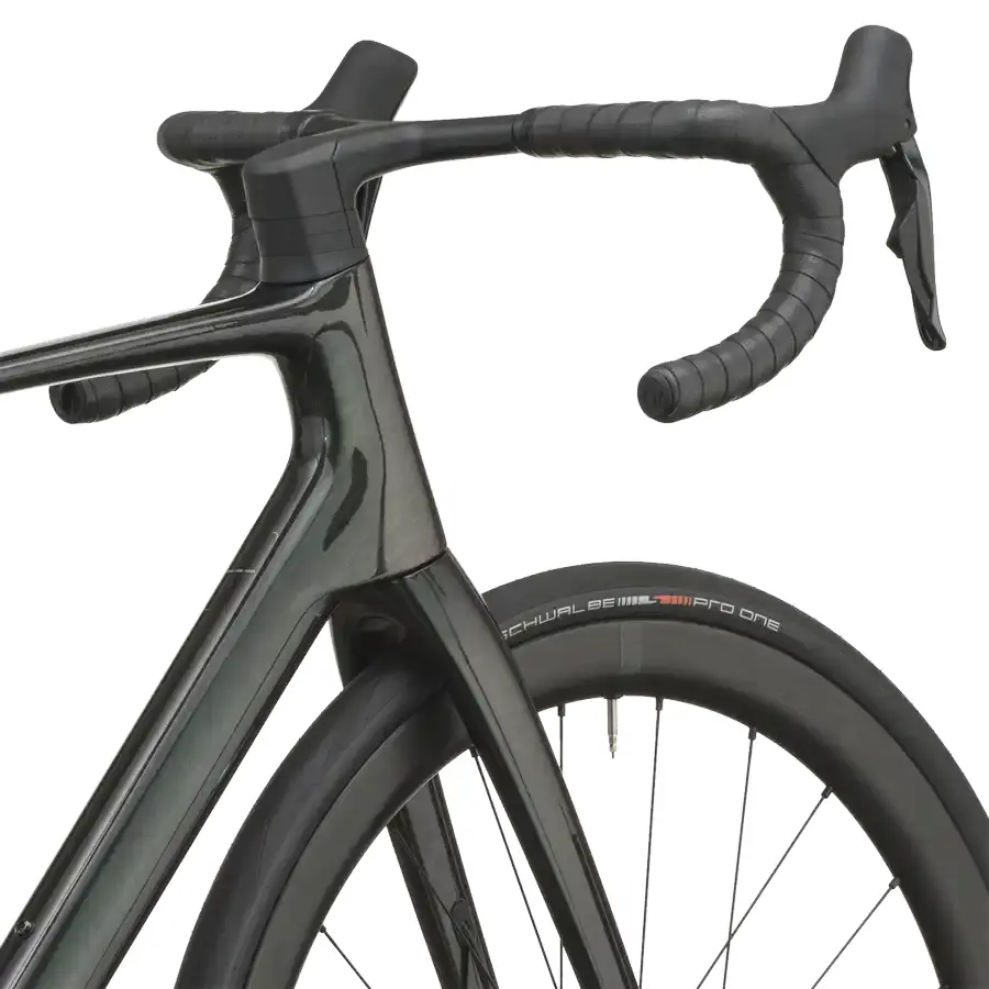 BICICLETA SCOTT ADDICT PREMIUM SCOTT ADDICT PREMIUM: estrada de performance com foco em leveza e eficiência, para subir forte, acelerar cedo e manter velocidade em ritmo alto.