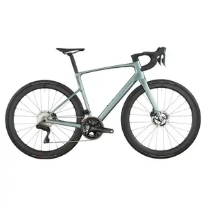 A Bicicleta SCOTT Addict Premium desafia a gravidade e eleva o desempenho com o seu Quadro Addict RC Carbono HMX e Transmissão Shimano Dura Ace Di2 Disc 24 VL.