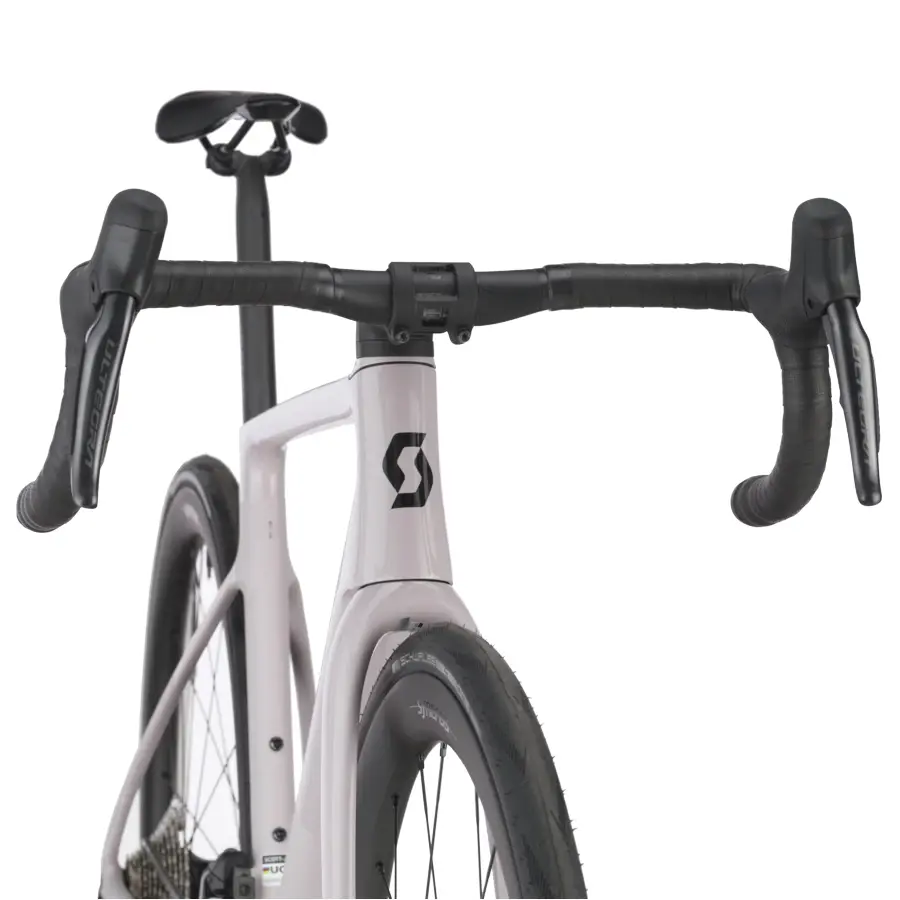 A Bicicleta SCOTT Addict RC 20 eleva o desempenho com o seu Quadro Addict RC em Carbono HMX e Transmissão Shimano Ultegra Di2 Disc 24 VL.