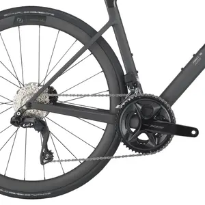 A Bicicleta SCOTT Addict RC 30 desafia a gravidade e eleva o desempenho, esta é a nossa bicicleta de corrida de fábrica mais leve de sempre.