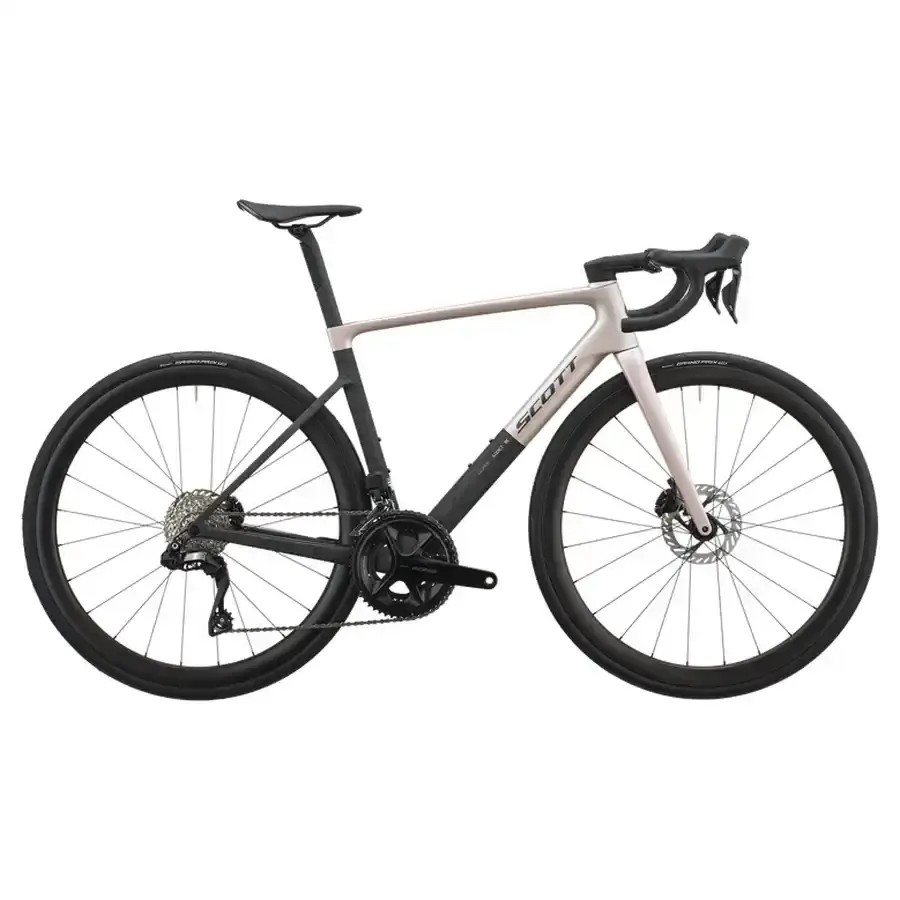 BICICLETA SCOTT ADDICT RC 30 SCOTT ADDICT RC 30: estrada de performance com foco em leveza e eficiência, para subir forte, acelerar cedo e manter velocidade em ritmo alto. Mais liberdade.
