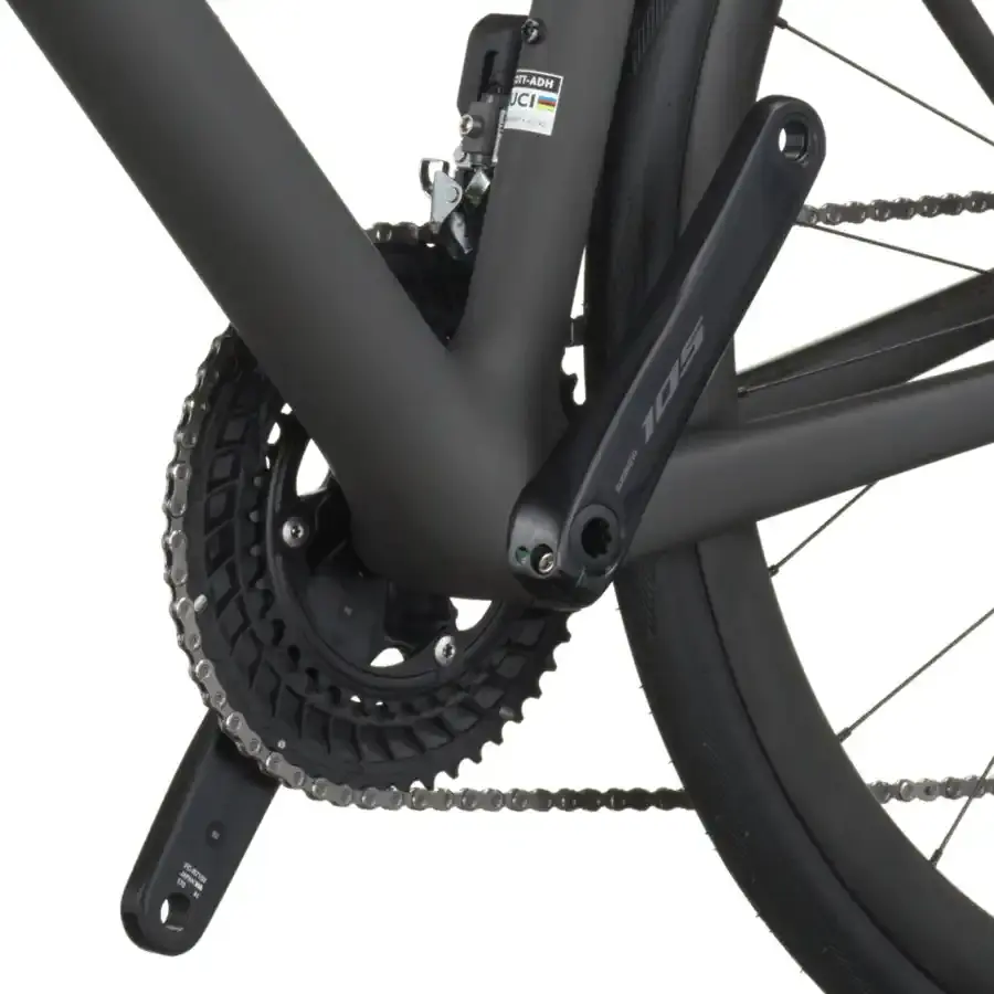 A Bicicleta SCOTT Addict RC 30 eleva o desempenho com o seu Quadro Addict RC em Carbono HMX e Transmissão Shimano 105 Di2 Disc 24 VL.