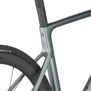 A Bicicleta SCOTT Addict RC 30 eleva o desempenho com o seu Quadro Addict RC em Carbono HMX e Transmissão Shimano 105 Di2 Disc 24 VL.