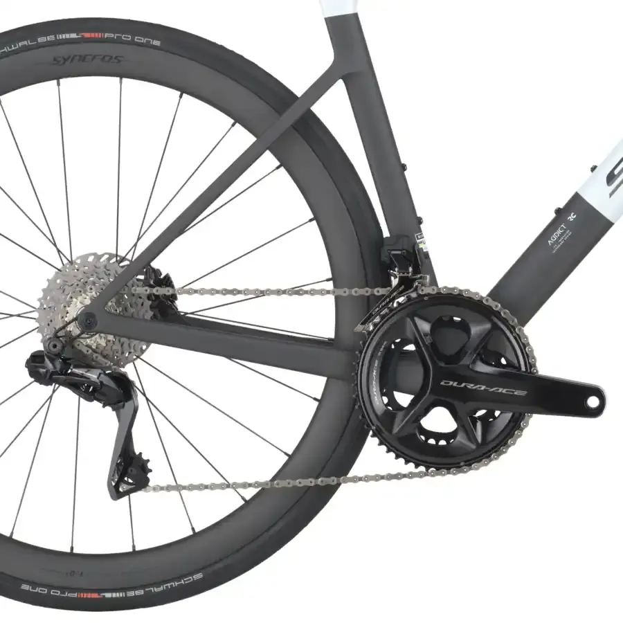 A Bicicleta SCOTT Addict RC Pro eleva o desempenho com o seu Quadro Addict RC em Carbono HMX e Transmissão Shimano Dura-Ace Di2 Disc 24 VL.