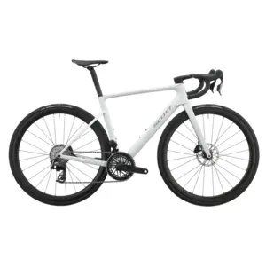 SCOTT ADDICT RC TEAM: estrada de performance com foco em leveza e eficiência, para subir forte, acelerar cedo e manter velocidade em ritmo alto. Com prazer.