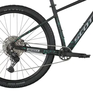 A Bicicleta SCOTT Contrail 20 tem Suntour XCT30-HLO, Quadro em Alloy e transmissão Shimano CUES 11 VL.