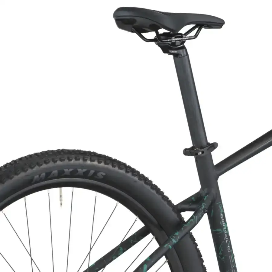 A Bicicleta SCOTT Contrail 20 tem Suntour XCT30-HLO, Quadro em Alloy e transmissão Shimano CUES 11 VL.