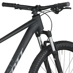 A Bicicleta SCOTT Contrail 30 tem Suntour XCE28, Quadro em Alloy e transmissão Shimano CUES 9 VL.
