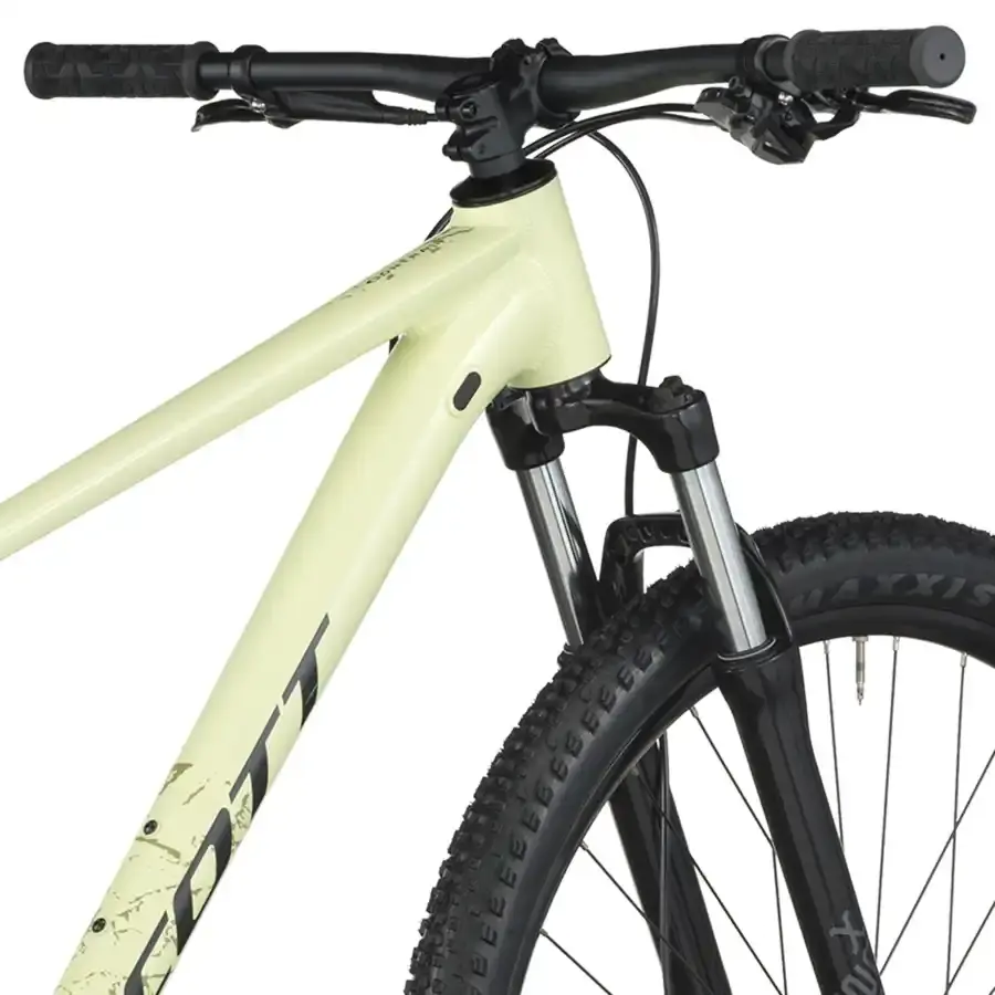A Bicicleta SCOTT Contrail 30 tem Suntour XCE28, Quadro em Alloy e transmissão Shimano CUES 9 VL.