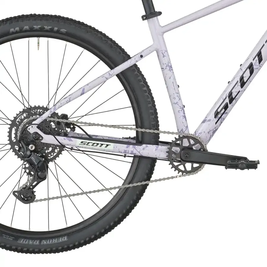 A Bicicleta SCOTT Contrail 30 tem Suntour XCE28, Quadro em Alloy e transmissão Shimano CUES 9 VL.