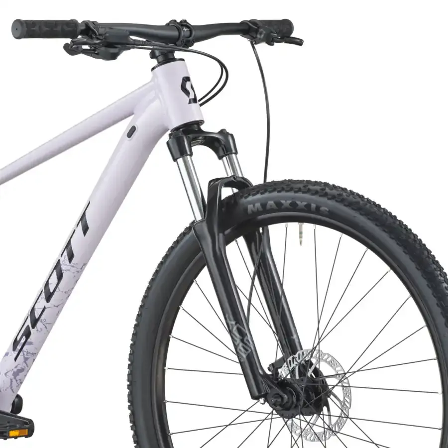 A Bicicleta SCOTT Contrail 30 tem Suntour XCE28, Quadro em Alloy e transmissão Shimano CUES 9 VL.