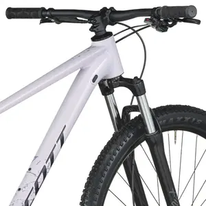 A Bicicleta SCOTT Contrail 30 tem Suntour XCE28, Quadro em Alloy e transmissão Shimano CUES 9 VL.