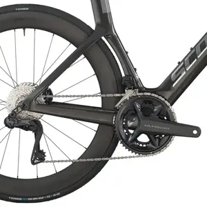 A Bicicleta SCOTT Foil RC 10 tem Quadro em Carbono HMX e transmissão Shimano Ultegra Di2 24 VL.