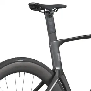 A Bicicleta SCOTT Foil RC 10 tem Quadro em Carbono HMX e transmissão Shimano Ultegra Di2 24 VL.