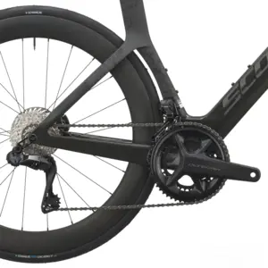SCOTT FOIL RC 10: estrada aero para rolar depressa em terreno aberto e manter ritmo alto, velocidade e eficiência. Sensação fluida, simples e envolvente.