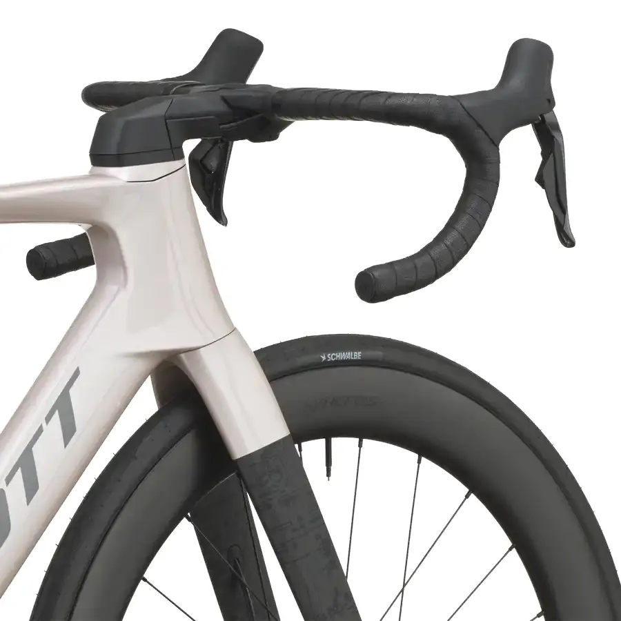 SCOTT FOIL RC 10: estrada aero para rolar depressa em terreno aberto e manter ritmo alto, velocidade e eficiência. Sensação fluida, simples e envolvente.