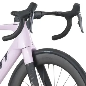 A Bicicleta SCOTT Foil RC 10 tem Quadro em Carbono HMX e transmissão Shimano Ultegra Di2 24 VL.