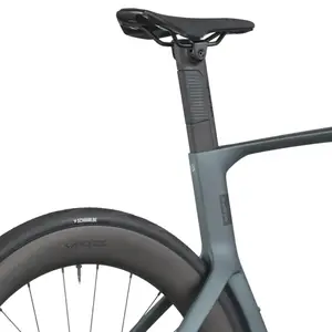 A Bicicleta SCOTT Foil RC 20 tem Quadro em Carbono HMX e transmissão  Shimano 105 Di2 24 VL.