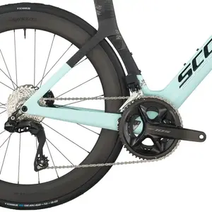 A Bicicleta SCOTT Foil RC 20 tem Quadro em Carbono HMX e transmissão  Shimano 105 Di2 24 VL.