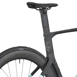 A Bicicleta SCOTT Foil RC 20 tem Quadro em Carbono HMX e transmissão  Shimano 105 Di2 24 VL.