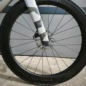 BICICLETA SCOTT FOIL RC 30 COM RODAS FULCRUM WIND 57 Conheça a Bicicleta SCOTT Foil RC 30 com Quadro em Carbono HMX, Forqueta FOIL Disc HMX, SRAM RIVAL eTap AXS de 24VL E RODAS FULCRUM WIND 57 DE 57MM DE PERFIL.