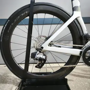 BICICLETA SCOTT FOIL RC 30 COM RODAS FULCRUM WIND 57 Conheça a Bicicleta SCOTT Foil RC 30 com Quadro em Carbono HMX, Forqueta FOIL Disc HMX, SRAM RIVAL eTap AXS de 24VL E RODAS FULCRUM WIND 57 DE 57MM DE PERFIL.