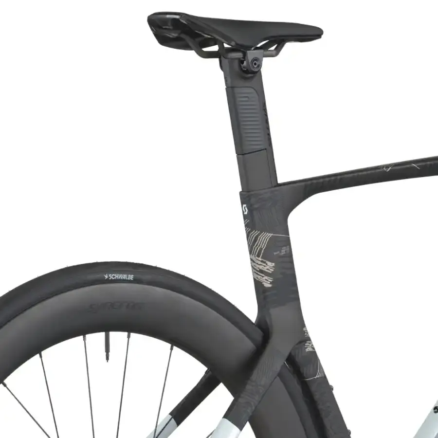 A Bicicleta SCOTT Foil RC Pro tem Quadro em Carbono HMX e transmissão Shimano Dura-Ace Di2 24 VL.