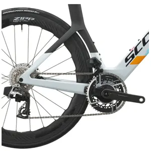 BICICLETA SCOTT FOIL RC TEAM REPLICA A bicicleta Foil RC Team Replica tem Quadro em Carbono HMX, Forqueta em Carbono HMX e Espigão Syncros Duncan SL Aero CFT em Carbono.