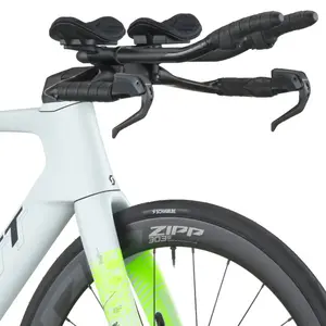 A Bicicleta SCOTT Foil RC Tri tem Quadro em Carbono HMX e transmissão SRAM FORCE AXS Disc 24 VL.