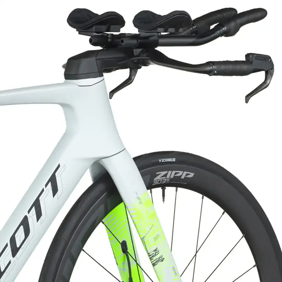 A Bicicleta SCOTT Foil RC Tri tem Quadro em Carbono HMX e transmissão SRAM FORCE AXS Disc 24 VL.