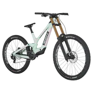 A Bicicleta SCOTT Gambler RC tem Quadro Gambler Carbono HMX, FOX 40 Factory Float, FOX DH X2 Factory e SRAM X01 DH/RF Atlas 7 VL.