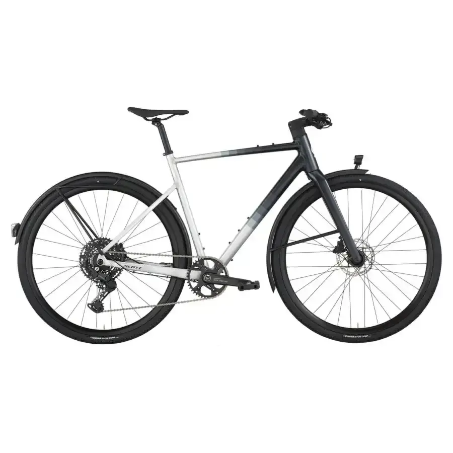 A Bicicleta  SCOTT Metrix 20 EQ é ideal para deslocações diárias e montanhas, vem equipada com Forqueta em Carbono e transmissão Shimano CUES 1x10.