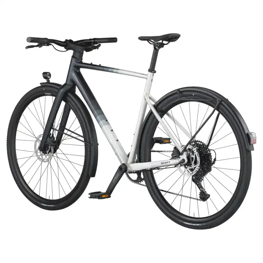 A Bicicleta  SCOTT Metrix 20 EQ é ideal para deslocações diárias e montanhas, vem equipada com Forqueta em Carbono e transmissão Shimano CUES 1x10.
