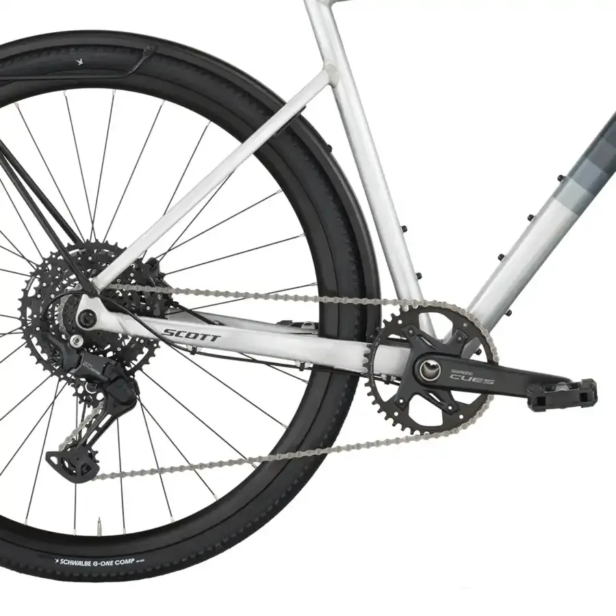 A Bicicleta  SCOTT Metrix 20 EQ é ideal para deslocações diárias e montanhas, vem equipada com Forqueta em Carbono e transmissão Shimano CUES 1x10.