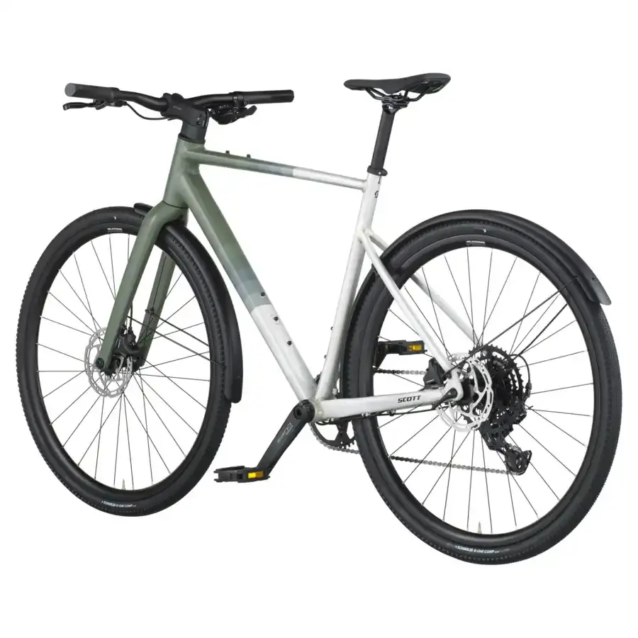 A Bicicleta  SCOTT Metrix 30 EQ é ideal para deslocações diárias e montanhas, vem equipada com Forqueta em Carbono e transmissão Shimano CUES 1x9 VL.