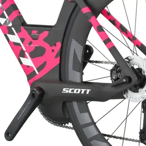 A Bicicleta SCOTT Plasma RC Pro tem Quadro em Carbono HMX e transmissão Shimano Ultegra Di2 Disc 24 VL.