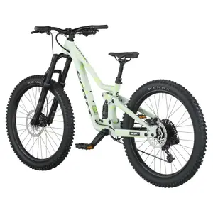 A Bicicleta SCOTT Ransom 400 tem rodas 24", uma suspensão ajustada a crianças (140 mm), um amortecedor (130 mm) e um botão para controlar a suspensão.